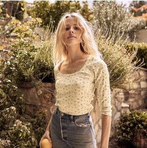 Doen L Selene Floral Dainty Ribbed Top in Golden Sweet Pea ***Mini flaw